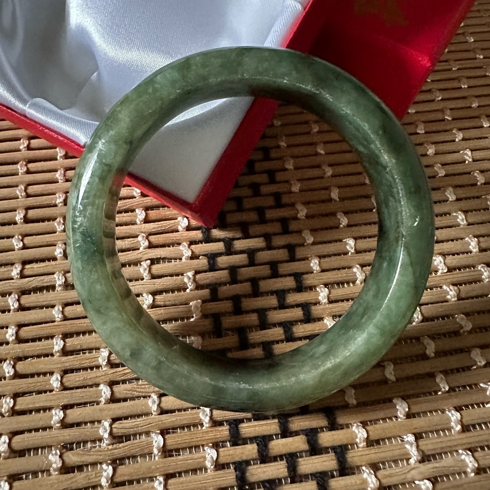 Brand New Genuine Elegant Green Jade Bangle🌸💕